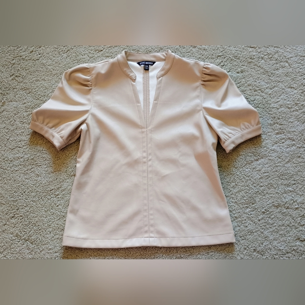 Steve Madden Blouse Womens XS Beige Puff Short Sleeve Pullover Faux Leather‎